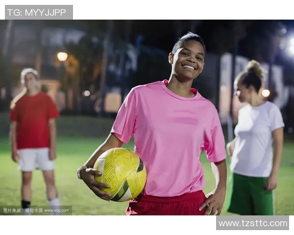 足球明星展现自信微笑瞬间捕捉他们的魅力与热情