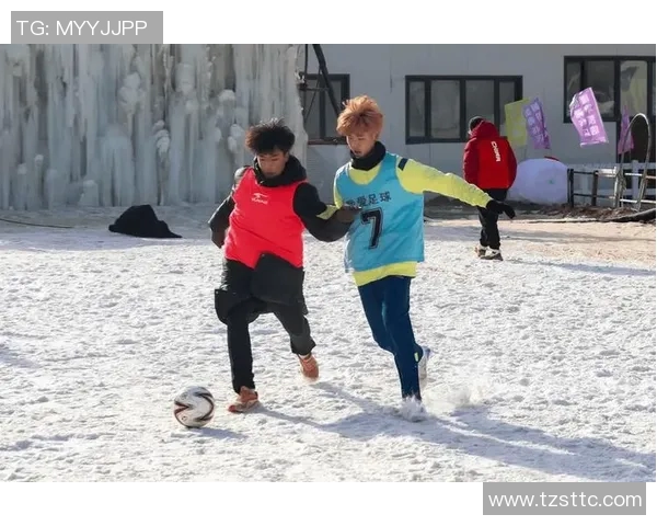 在雪地中奔跑的足球明星们展现冬季运动的激情与魅力